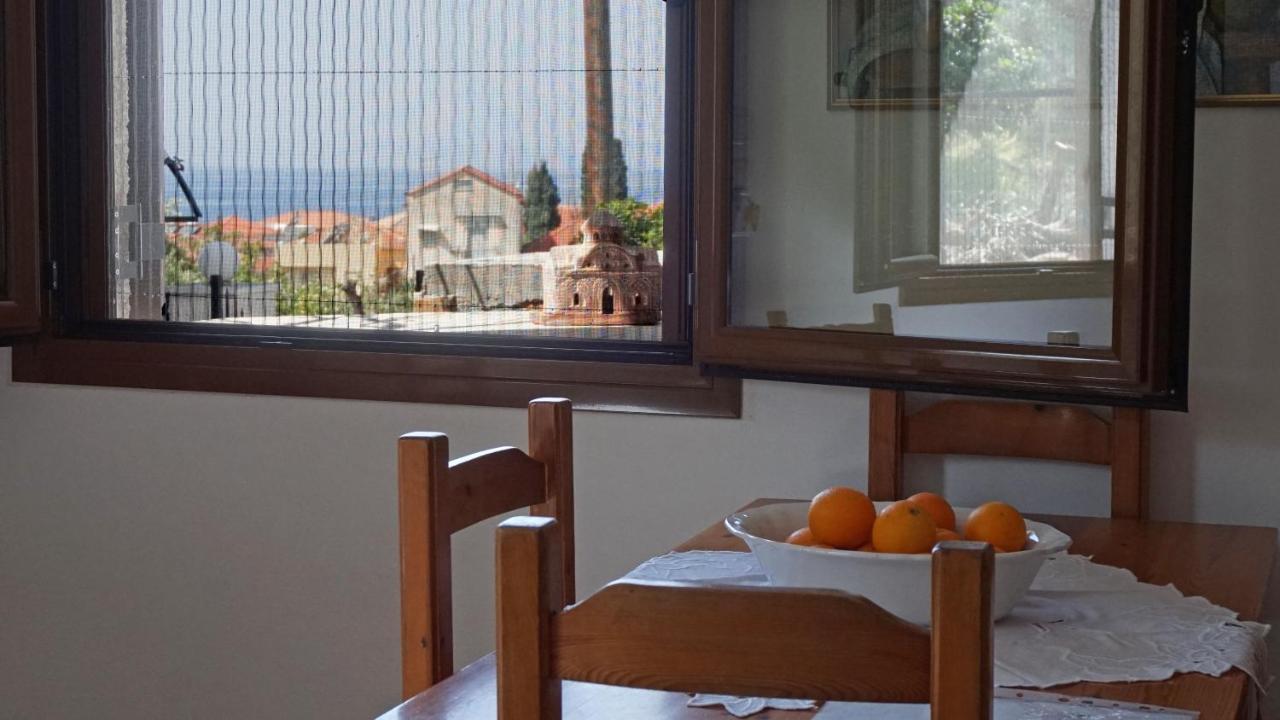 Stella Rooms Kardamyli Exterior foto